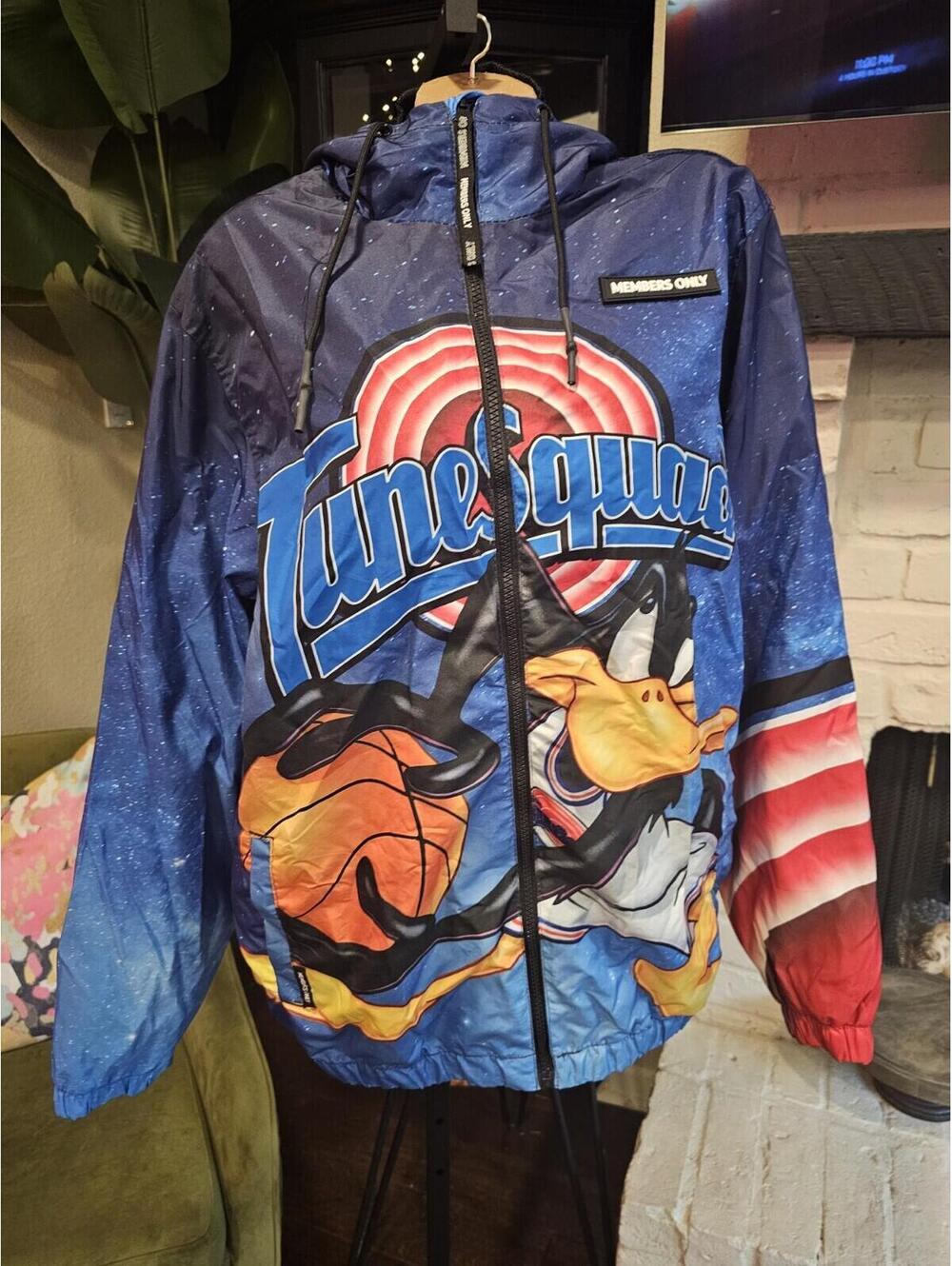 MEMBERS ONLY TUNE SQUAD SPACE JAM JACKET SIZE L-HOODED W/POCKETS